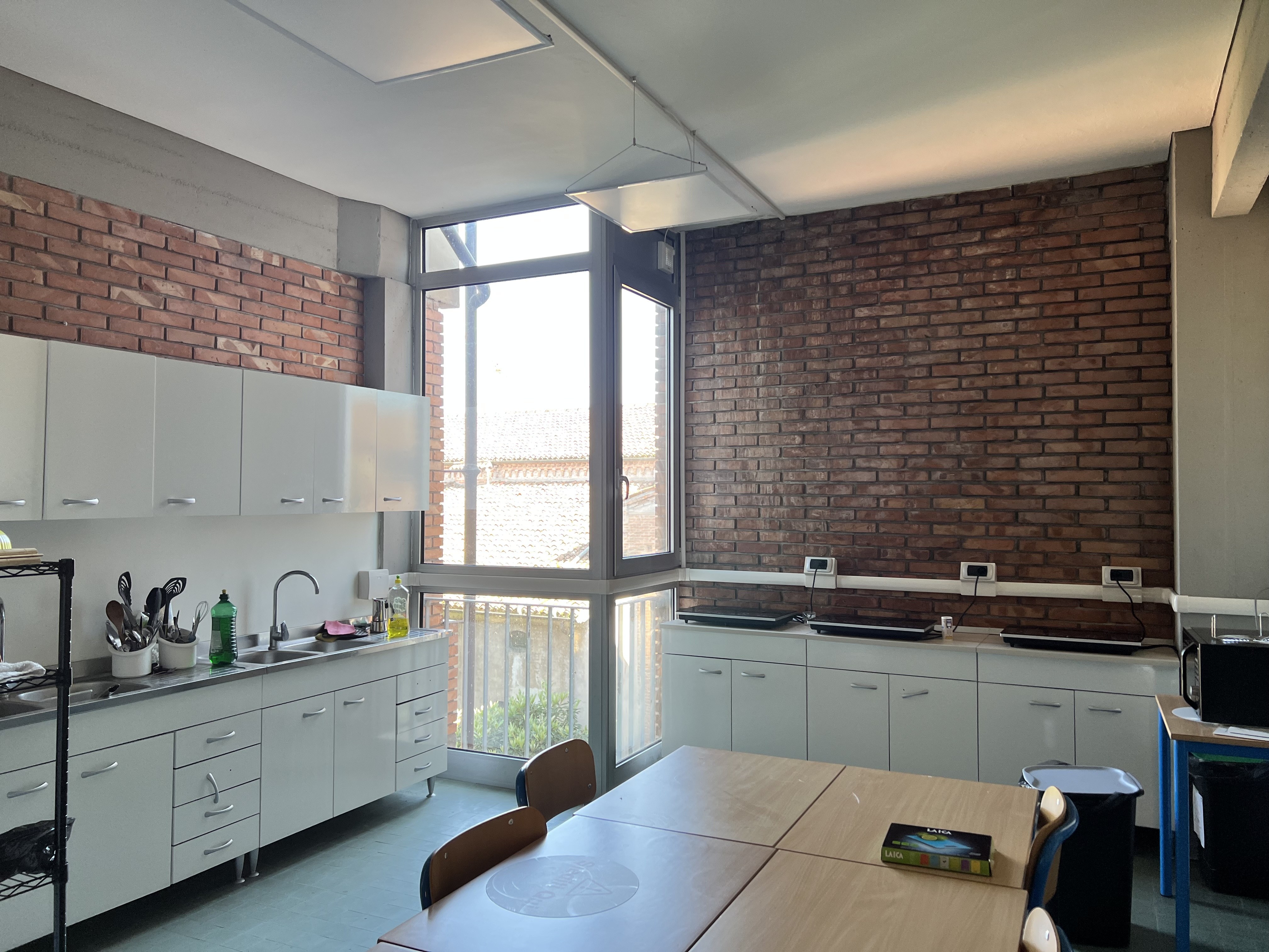 Equipped classrooms and language lab in the Mantua campus