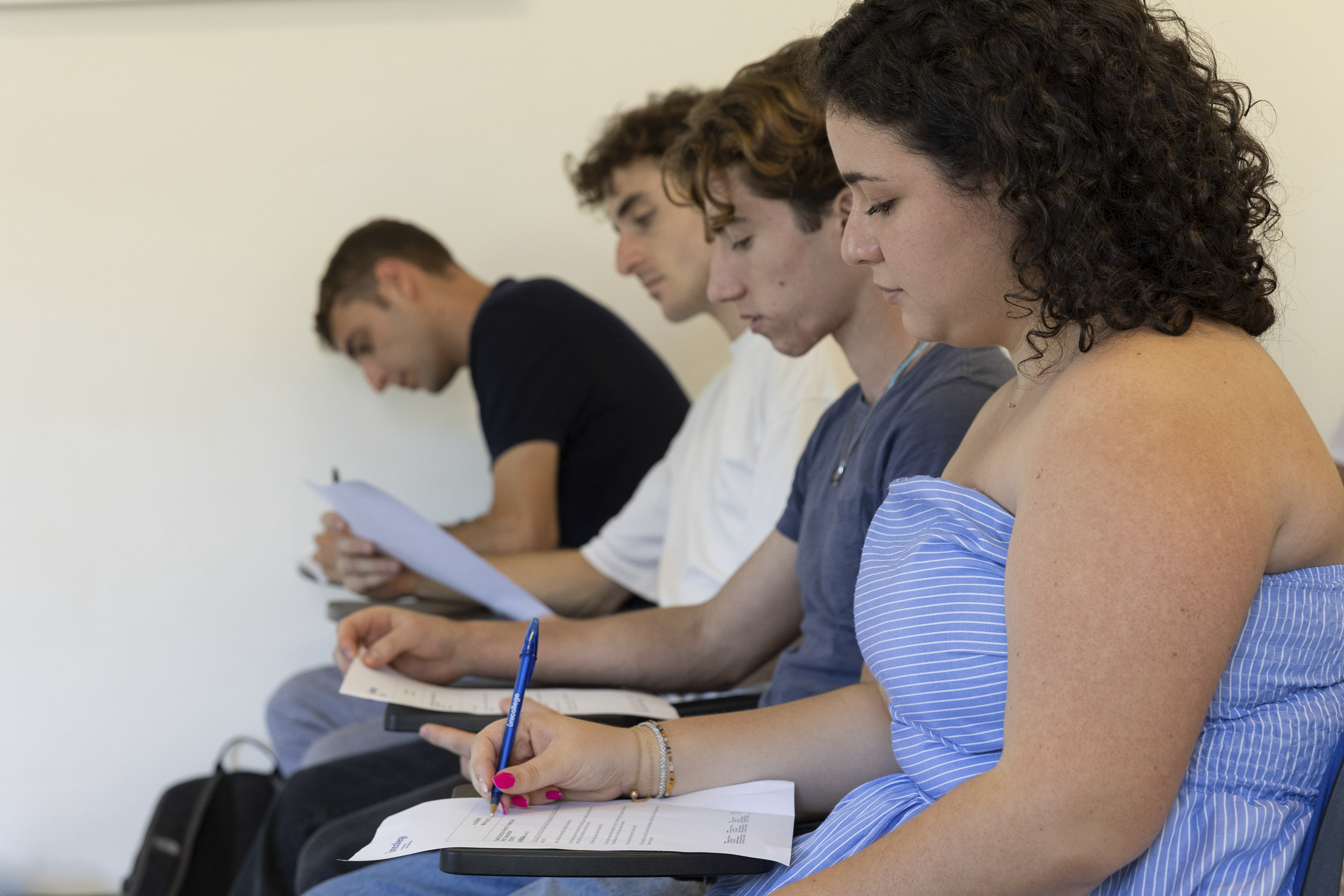 Studenti che prendono appunti